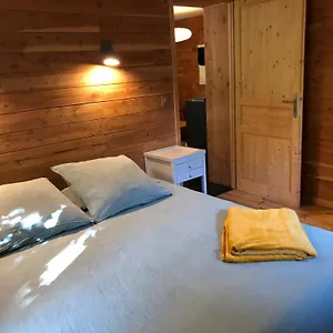 les-acacias-moy.hotels-rhonealpes.com/